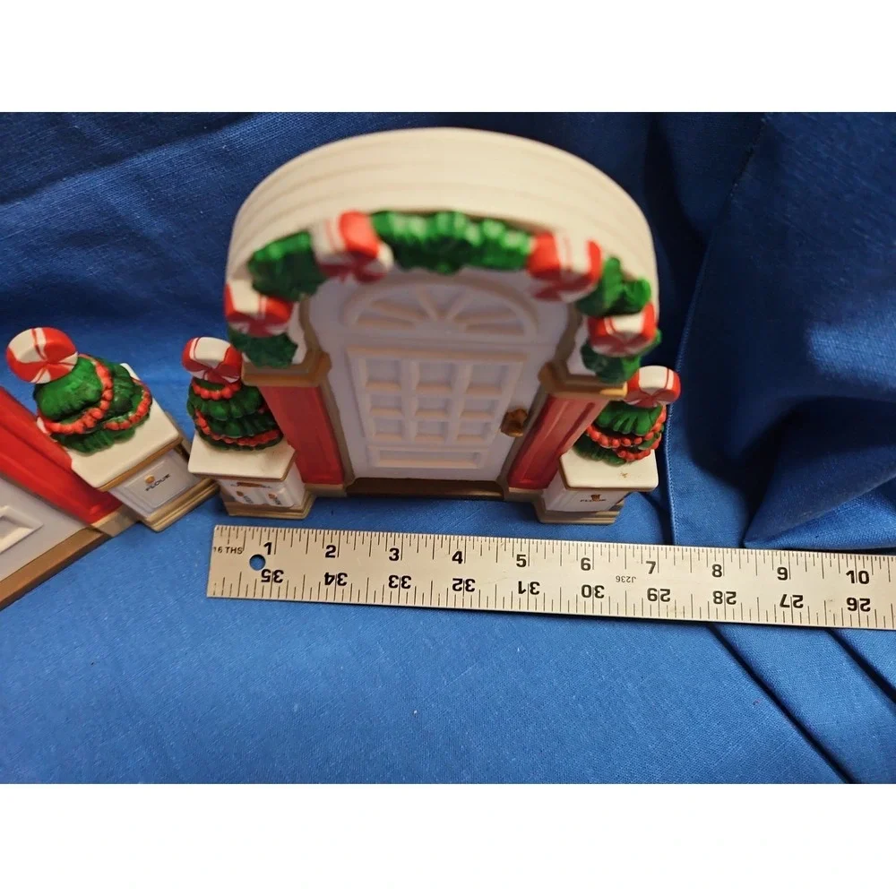 2 Dept 56 The Lollipop Shop Santa's Front Door Elf Peppermint Candy Divinity 7